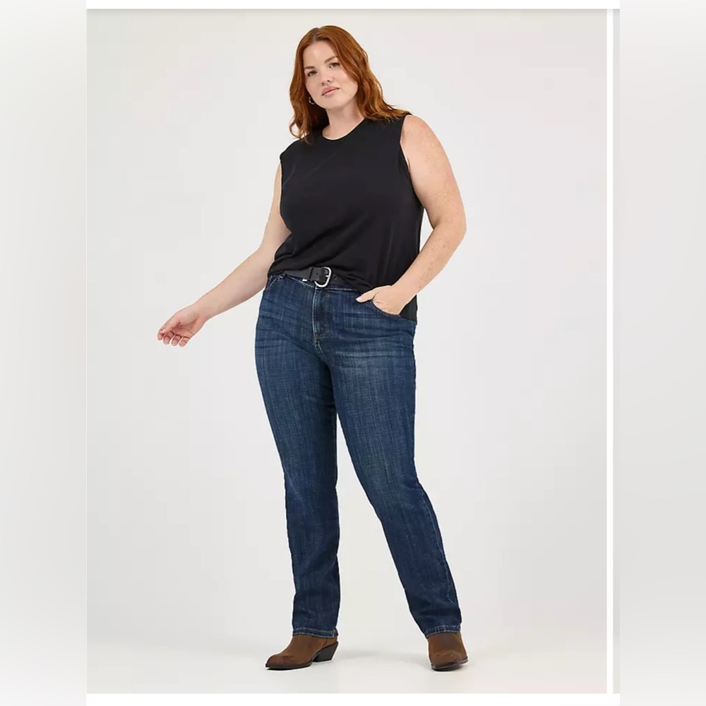 WOMEN’S STRETCH RELAXED FIT STRAIGHT LEG JEAN Size 24W Medium